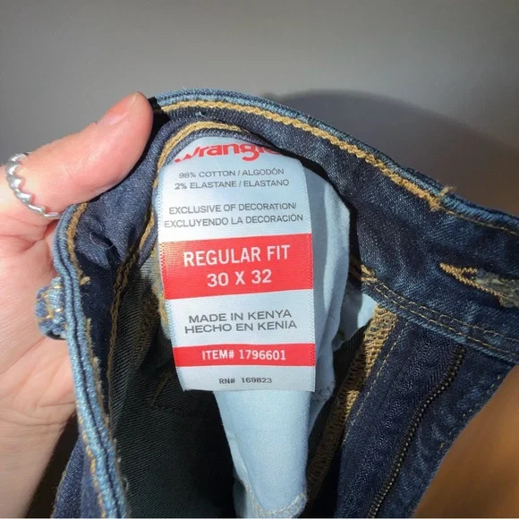 NWOT/NEVER WORN - Wrangler Men’s Straight Leg Jeans in Deep Indigo - Picture 3 of 4